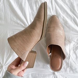 Women’s Tan Clogs